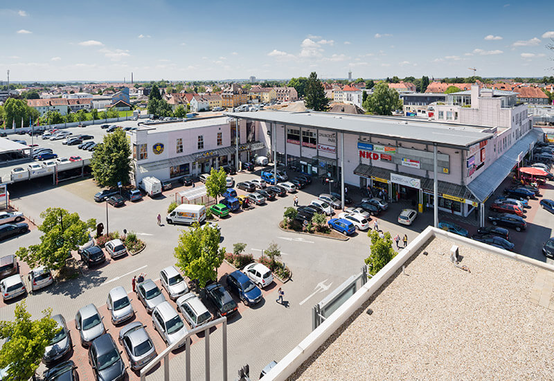 RME | Retail | Project: Gäubodenpark Straubing – Top view of centre and parking spaces